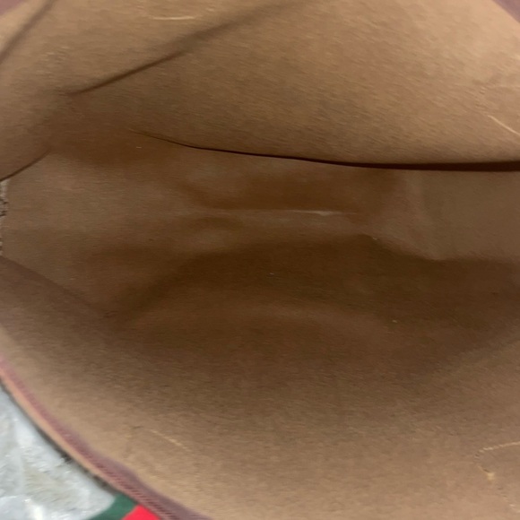 Gucci Plus-Cream Tote Bag with Monogram Pattern and Signature Colors - Picture 4 of 11